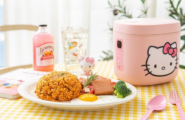 Kitty粉必收！「Hello Kitty 迷你電鍋」上市，輕巧機身+蜜桃粉質感升級，小套房也適用