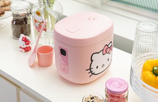 Kitty粉必收！「Hello Kitty 迷你電鍋」上市，輕巧機身+蜜桃粉質感升級，小套房也適用