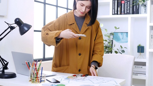 IG熱搜！Zenfone 8 x 李君慈設計師首度聯名打造女孩必備「單手剛好，風格更好」手機殼