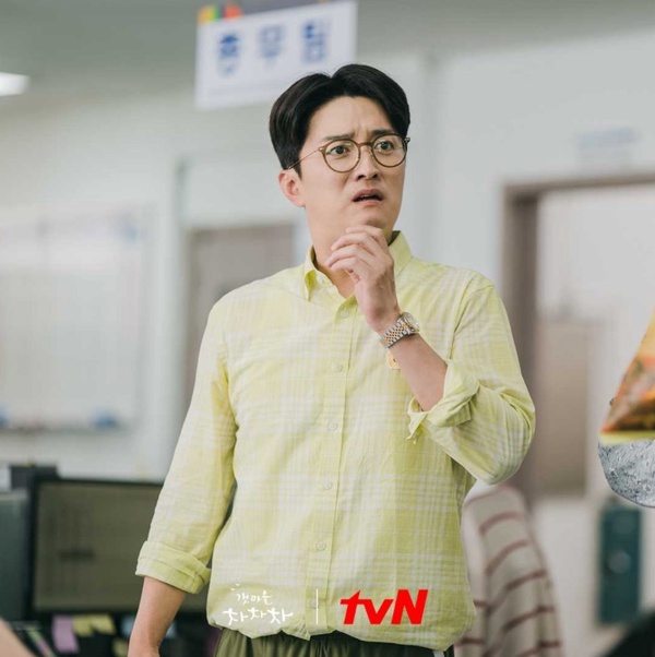 Netflix《海岸村恰恰恰》10位黃金配角！春在演過《文森佐》，不只金宣虎，孔劉李敏鎬全智賢都她孫子