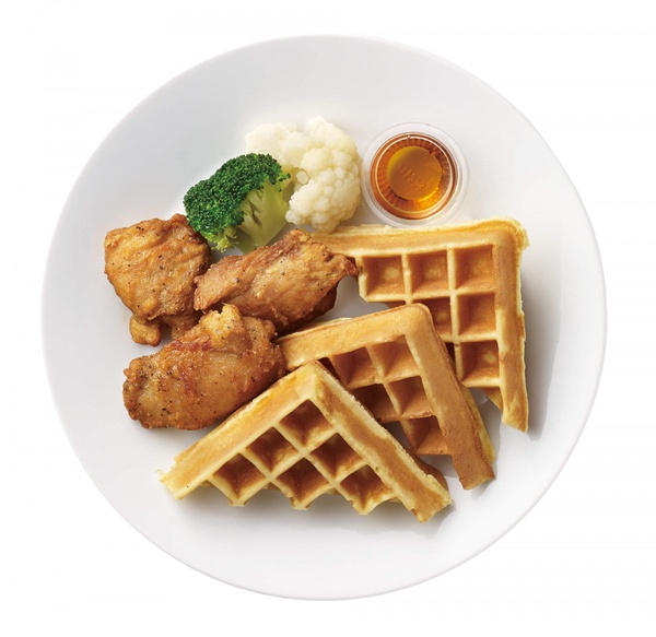 被家具耽誤小吃館！IKEA新品「牛肉麵」刀削麵＋大塊滷牛肉超過癮，炸雞鬆餅更不到70元