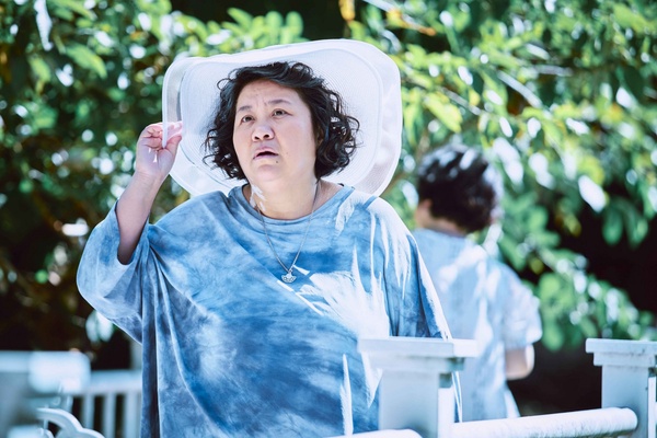 《無神之地》鍾欣凌下跪好催淚！柯佳嬿演反派被讚像《德魯納》IU，劇情卻像《鬼怪》？