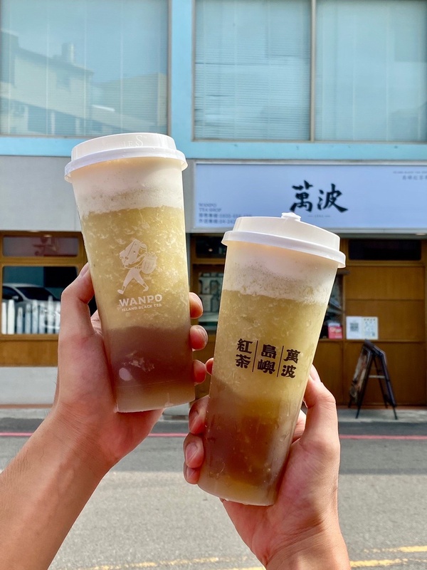 萬波推新品葡萄奶蓋「奶油青提」