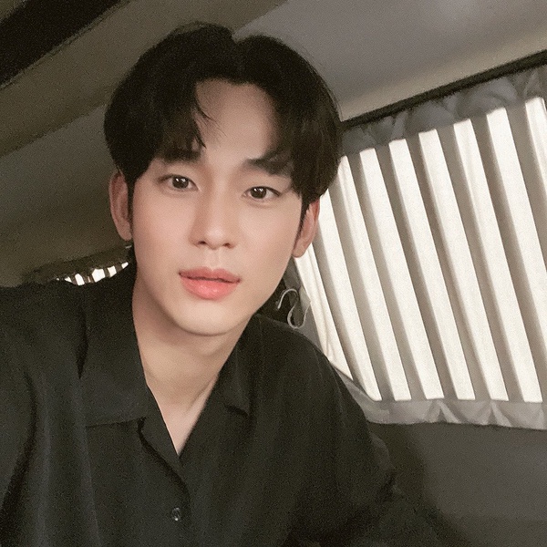 連D社都想「放棄跟蹤」的韓星！SHINee 這位每天只找 Kai，金秀賢無聊就做這件事！