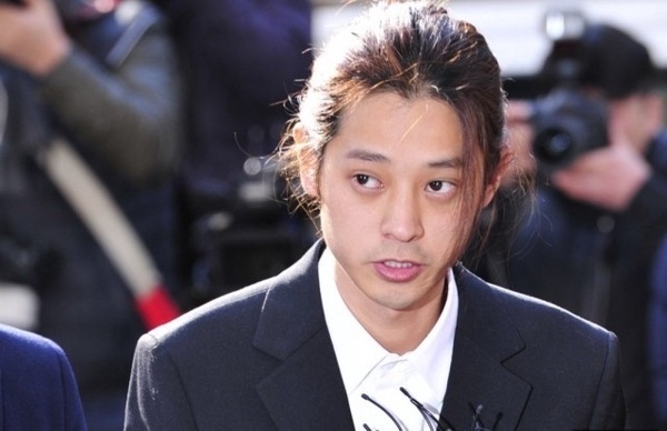 《兩天一夜》6位出事成員！金宣虎逼墮胎醜聞、鄭俊英淫魔群組事件，真是受詛咒的綜藝