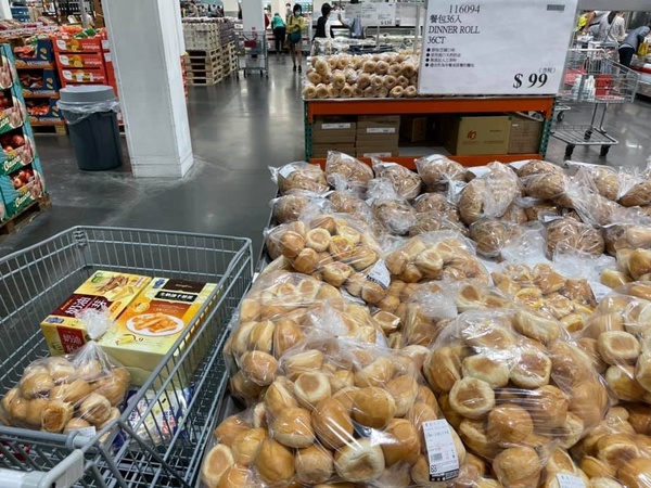 COSTCO「必買麵包」推薦！好市多「餐包」36入一百有找，迷你可頌、半熟麵包也默默熱銷