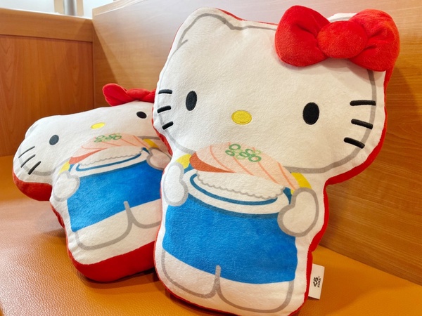 Kitty變壽司！藏壽司推三麗鷗聯名扭蛋，Kitty、美樂蒂、雙子星超萌，再送Kitty大抱枕
