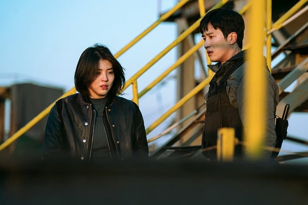 Netflix《以吾之名》結局幕後秘密！劇名藏隱喻，3個名字暗示韓素希新生？結局骨灰罈有玄機？
