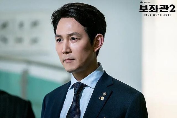 外表硬漢但超寵愛人的男星！《以吾之名》朴喜洵是寵妻傻瓜，馬東石竟對女友撒嬌比愛心