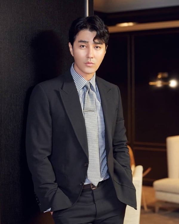外表硬漢但超寵愛人的男星！《以吾之名》朴喜洵是寵妻傻瓜，馬東石竟對女友撒嬌比愛心