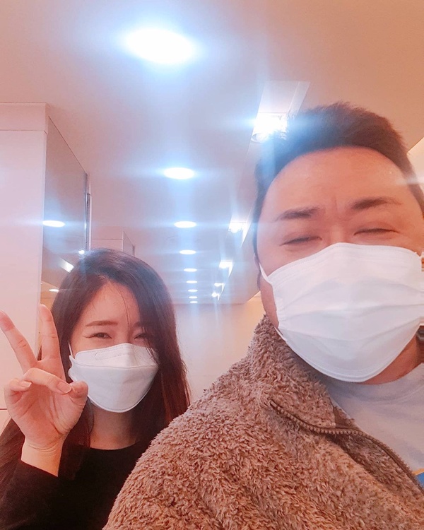 外表硬漢但超寵愛人的男星！《以吾之名》朴喜洵是寵妻傻瓜，馬東石竟對女友撒嬌比愛心