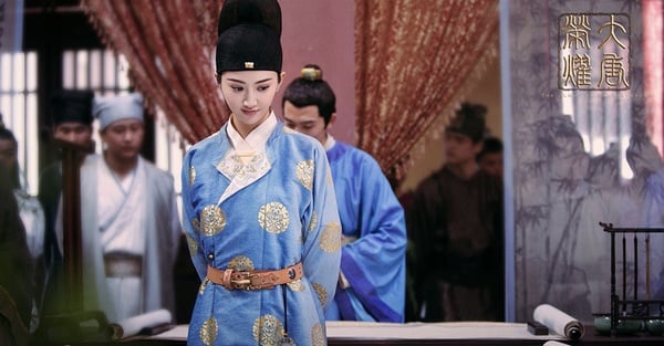 古裝劇10個「無效女扮男裝」！趙麗穎、唐嫣用「鬍子」敷衍，鞠婧禕、楊冪五官哪像男人