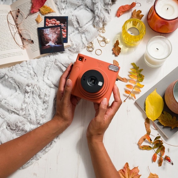 FUJIFILM「SQ1拍立得相機」夢幻推薦！復古方形底片+馬卡龍色系，奶茶色絕美必收