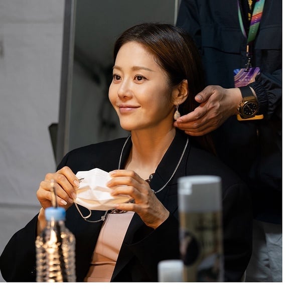 她們50歲了？金憓秀51歲、金喜愛54歲身材打趴少女們，李英愛50歲對比《大長今》零變化