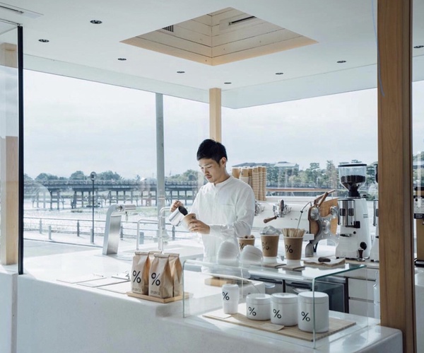 台灣也喝得到！日本必去咖啡廳「%Arabica」宣布登台，簡約設計+職人咖啡「這時」開喝