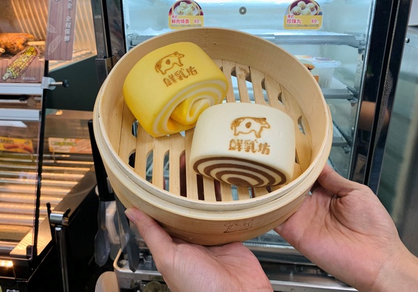 全家X鮮乳坊聯名！爆餡鮮奶泡芙、乳牛花紋鮮乳捲蛋糕必吃，還可免費吃小農牛奶霜淇淋