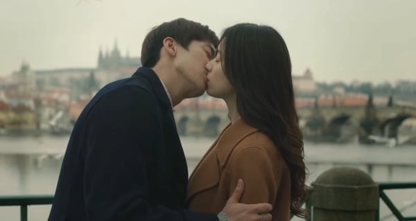 超意外的韓星吻戲！《One the woman》李荷妮吻過吳漣序？全智賢吻過休傑克曼、李冰冰？成東鎰這吻戲亮了