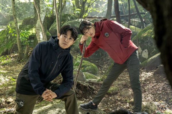 他們竟是鄰居!《智異山》全智賢&朱智勳是鄰居?車銀優1億現金買豪宅,變朴敏英鄰居!