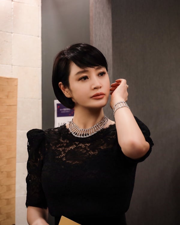 《現正分手中》宋慧喬生硬法語挨轟？韓星為戲學外語，宋仲基苦練義語，李荷妮法語打趴宋慧喬