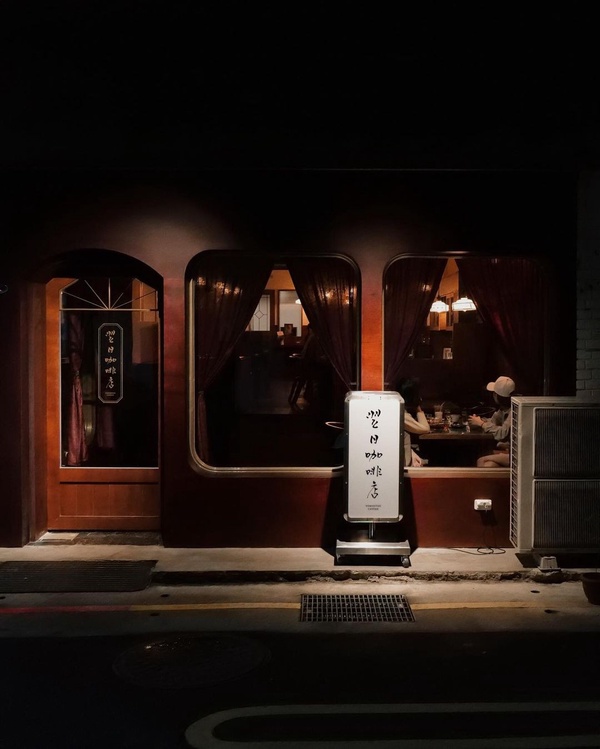 東門站永康商圈「翌日咖啡店」，昭和復古感不限時深夜咖啡廳，帶你一秒穿越日本