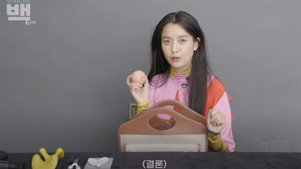 《Happiness》韓孝周穿制服毫無違和！逆齡透亮美肌保養法6招，小V臉全靠5種按摩工具
