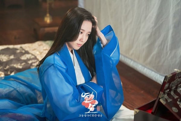 11月熱播韓劇話題度TOP10：《妳的倒影》4.33%