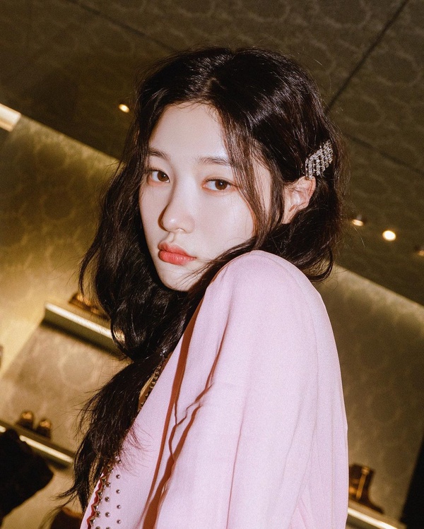 Netflix《戀慕》高顏值配角！女二竟曾是大企業服裝設計師，首集小童星網讚像IU，演技打趴大人
