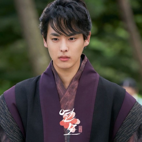 Netflix《戀慕》高顏值配角！女二竟曾是大企業服裝設計師，首集小童星網讚像IU，演技打趴大人
