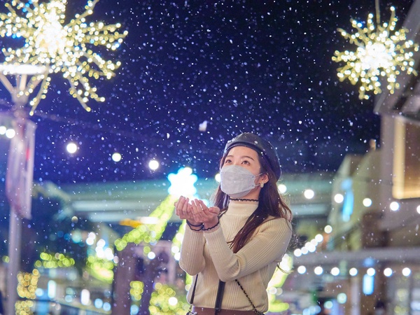 桃園華泰名品城聖誕村點燈！聖誕燈海美哭，加碼聖誕飄雪、燈光秀，打造最好拍的聖誕景
