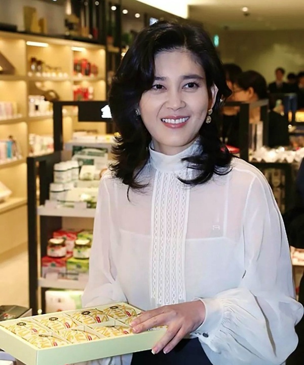 美到不輸明星的財閥！林世玲同框李政宰，逆天鉛筆腿引熱議，她出身頂級財閥卻命運悽慘