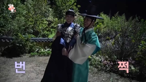 《戀慕》路雲192cm長腿趣事！冰箱在他面前變超小、把朴恩斌當啞鈴舉，卻親不到金惠奫