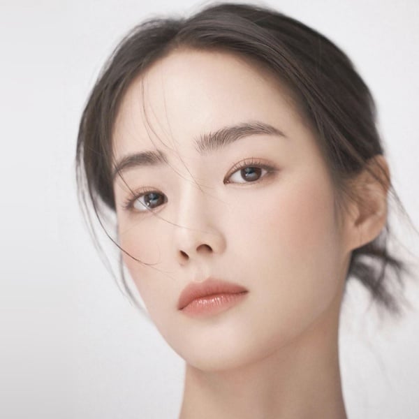 化妝師親授「三階段畫眉」教學！眉型乾淨自然、沒有邊框感高級原生眉毛流畫法必學