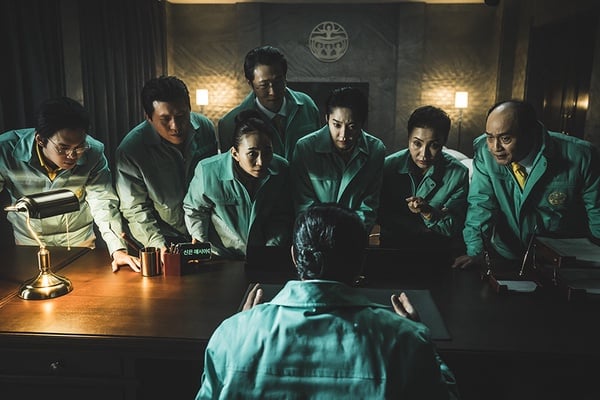 Netflix《地獄公使》未解伏筆!朴靜子為何復活?網解析3巨人身分!把他們當成「災難」就好?