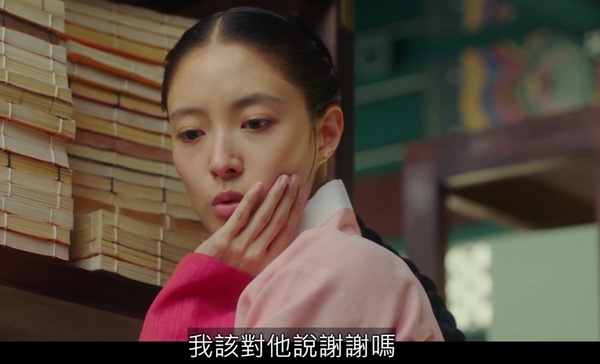 《衣袖紅鑲邊》「反套路撒糖」好評！高處跌倒？世孫無情「推回去」她懵了！下集開虐？