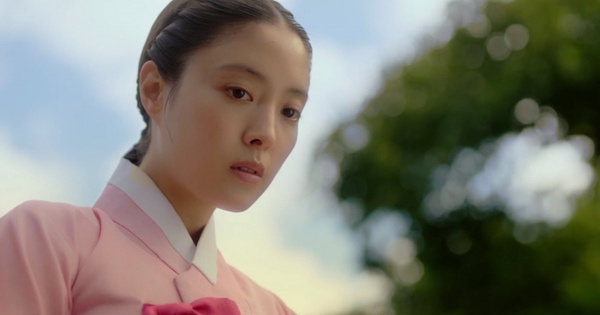 《衣袖紅鑲邊》「反套路撒糖」好評！高處跌倒？世孫無情「推回去」她懵了！下集開虐？