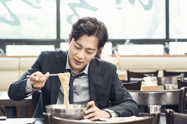 演技不輸專業演員的愛豆!《衣袖紅鑲邊》俊昊史劇腔網讚爆,IU公認代表作不是《步步》