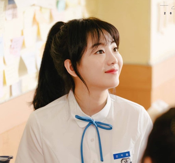 《學校》系列回顧！《學校2021》又三角戀套路、李鍾碩金宇彬演完大紅，孔劉22歲好高萌