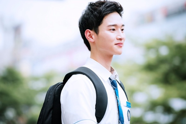 《學校》系列回顧！《學校2021》又三角戀套路、李鍾碩金宇彬演完大紅，孔劉22歲好高萌