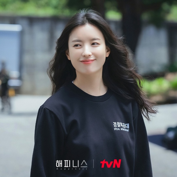 官二代韓星！《Happiness》韓孝周爸是軍隊高官，李荷妮爸曾任職國家情報院，他竟是總統朴槿惠侄子？