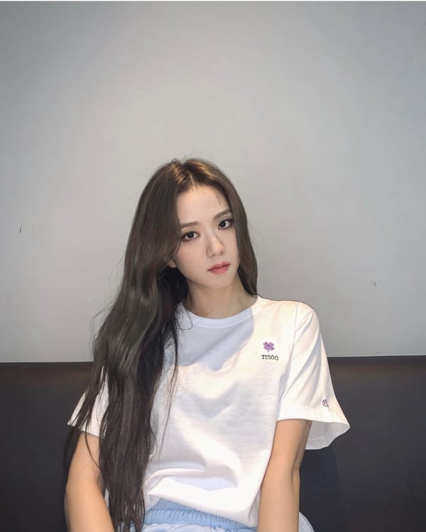 關於《雪降花》Blackpink Jisoo1: 擁有超狂家世背景 一家人都神仙級顏值