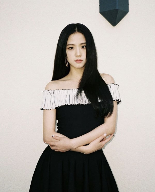 關於《雪降花》Blackpink Jisoo1: 擁有超狂家世背景 一家人都神仙級顏值
