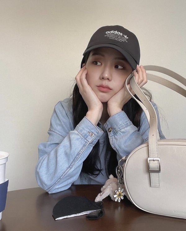 關於《雪降花》Blackpink Jisoo1: 擁有超狂家世背景 一家人都神仙級顏值