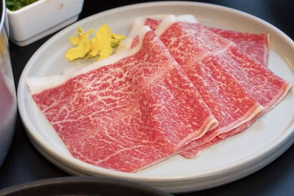 跨年煙火餐廳！新馬辣、馬辣跨年煙火限定場，和牛吃到飽&免費送龍蝦「這天」開放訂位