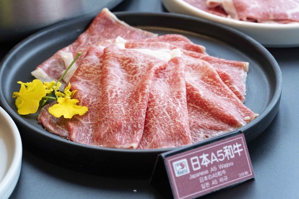 跨年煙火餐廳！新馬辣、馬辣跨年煙火限定場，和牛吃到飽&免費送龍蝦「這天」開放訂位