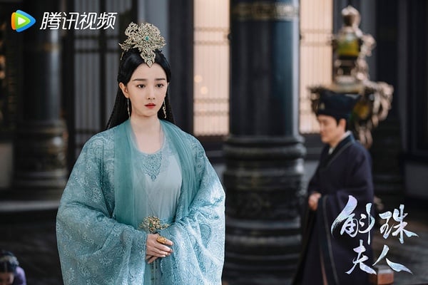 古裝劇《斛珠夫人》配角古裝vs時裝1：陳小紜 飾演緹蘭/紫簪