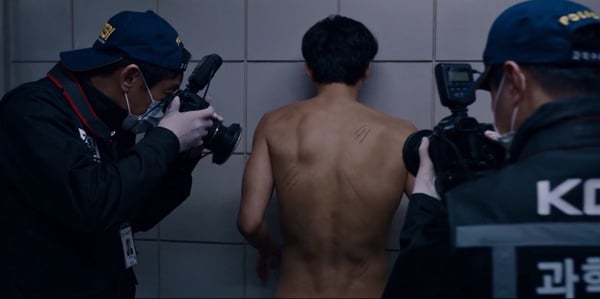 戲路不受限的演員！金秀賢《某一天》19禁背面全裸、李準基變臉演技強，他連不舉都能演
