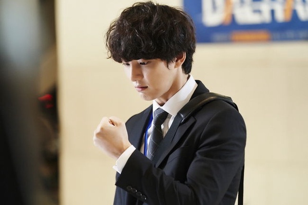 戲路不受限的演員！金秀賢《某一天》19禁背面全裸、李準基變臉演技強，他連不舉都能演