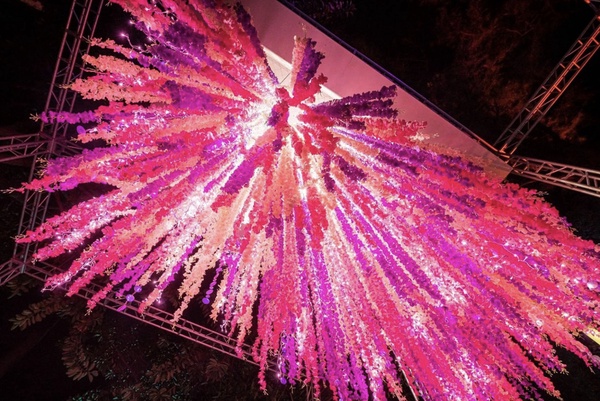 「2021屏東聖誕節」即日起登場!漸層雪花燈海隧道太浪漫,超夢幻粉紅聖誕村必朝聖!