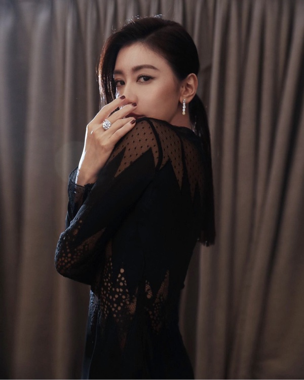 金馬影后賈靜雯的逆襲人生：「懂得轉身，傷與愛都是遇見美好的道路。」