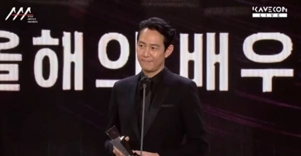 2021年AAA頒獎典禮5看點！韓素希文佳煐根本「女神降臨」，宋智孝被嫌土？金宣虎沒領獎去了這裡！